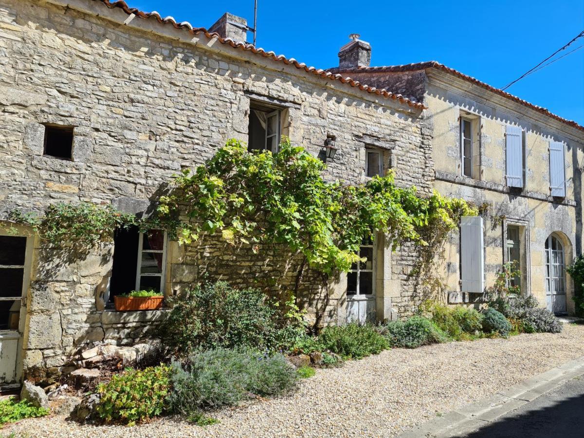 La Maison Du Commandeur Maine-de-Boixe Extérieur photo