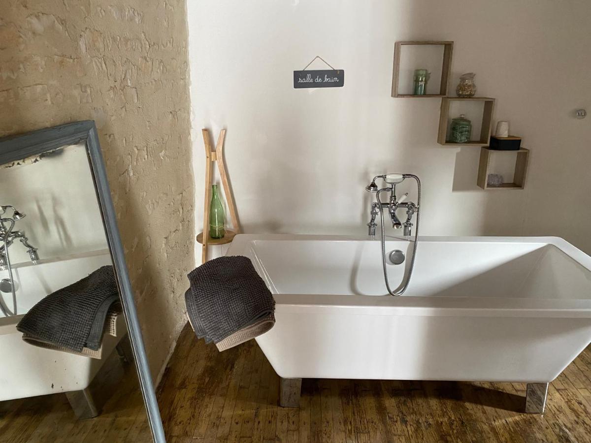 La Maison Du Commandeur Maine-de-Boixe Extérieur photo